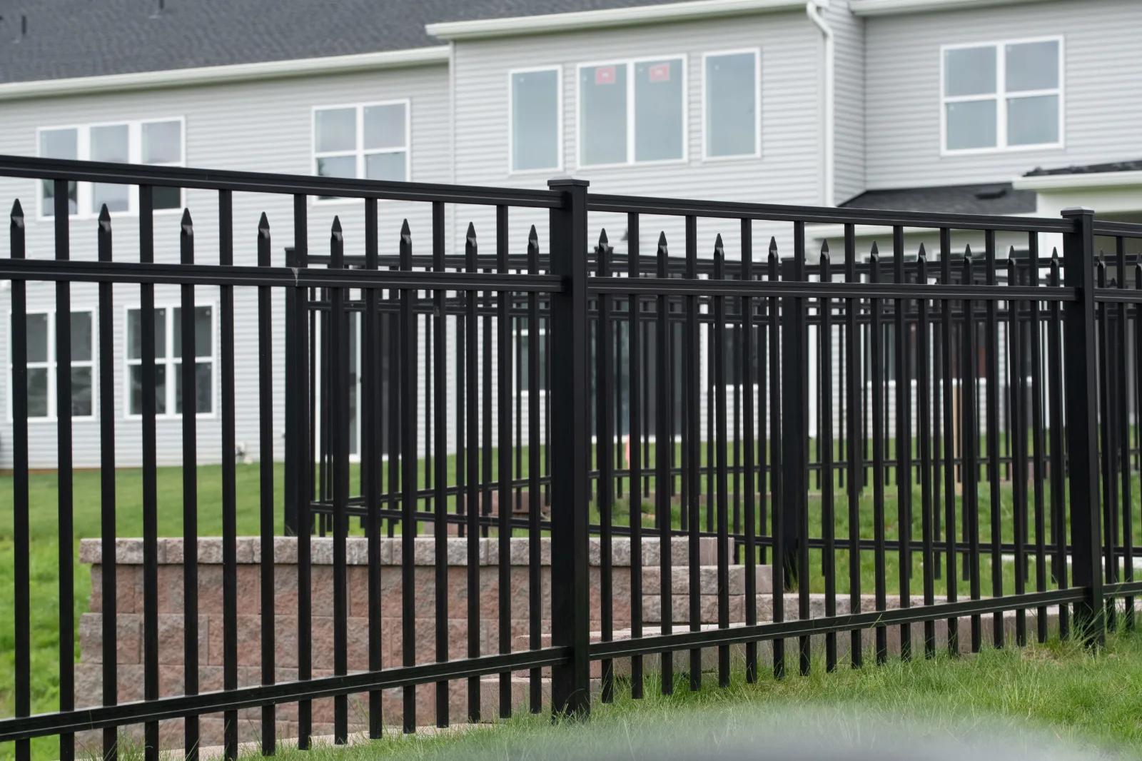 What a Good Aluminum Fence Supplier Should Offer You