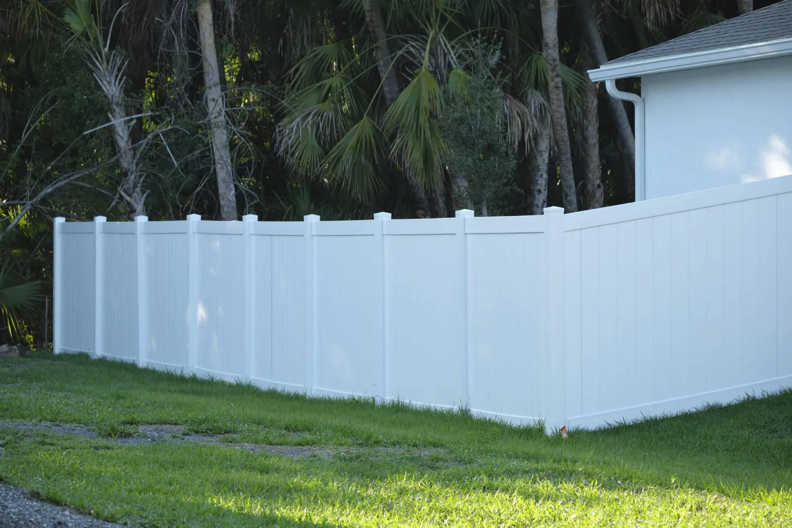 How to Blend Security and Style in Your Fence Design