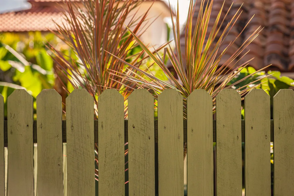 Top Benefits of Choosing a Wood Fence Supplier in St. Cloud, FL